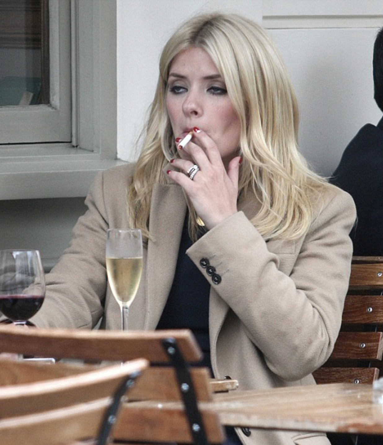 Which Celebrities Smoke Cigarettes